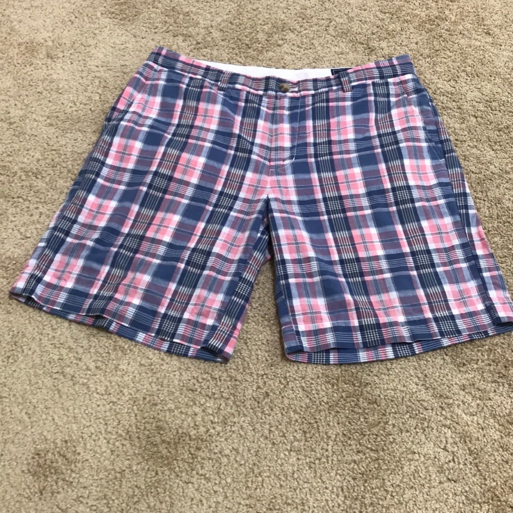 VINEYARD VINES size 33 plaid cotton shorrs